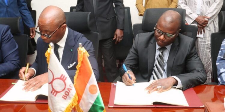 Fin de la mission de Travail du Président de la BOAD au Niger:  Signature de deux conventions entre Niger et la BOAD:  60,6 milliards de FCFA pour renforcer les secteurs énergétique et agricole