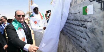 Campagne des forages pétroliers Kafra Sud-Est 1 : Ali Mahamane Lamine Zeine et Sifi Ghrieb lancent la construction d’un édifice commun au Niger et à l’Algérie